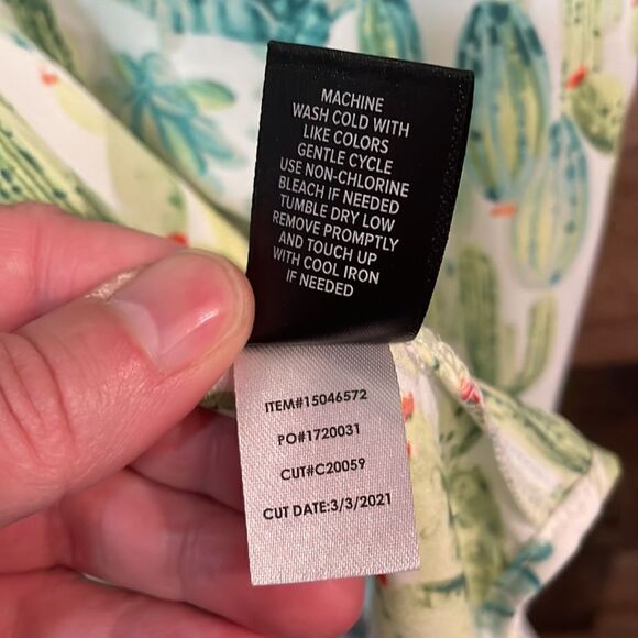 ✨Torrid Abbey Georgette Button Back Blouse - Picture 7 of 9